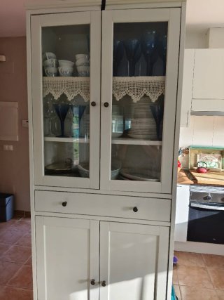 Mueble vitrina madera y cristal