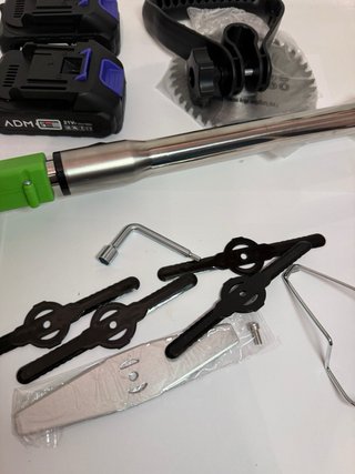 Desbrozadora ADM 18V con 2 Baterías y Cargador