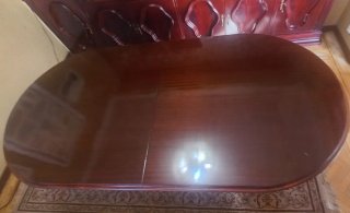 Mesa de comedor de madera