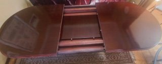 Mesa de comedor de madera