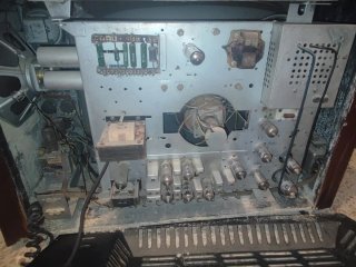 Televisor antiguo de válvulas