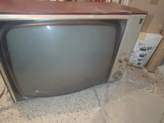 Televisor antiguo de válvulas