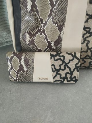Bolso y cartera Tous piel serpiente y beige