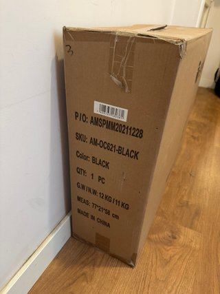 Silla de oficina ergonómica en su caja