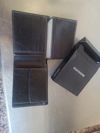 Cartera billetera Dockers Negra de piel