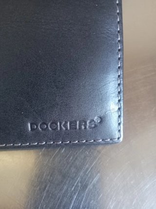 Cartera billetera Dockers Negra de piel