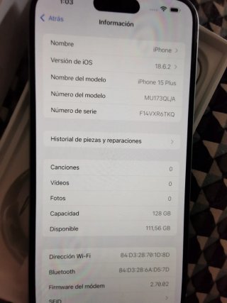 iPhone 15 Plus verde multicolor