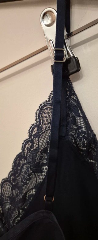 Top lencero Intimissimi azul con encaje
