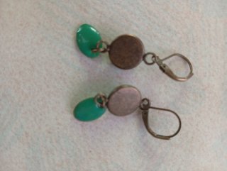 Pendientes turquesa con detalle plateado
