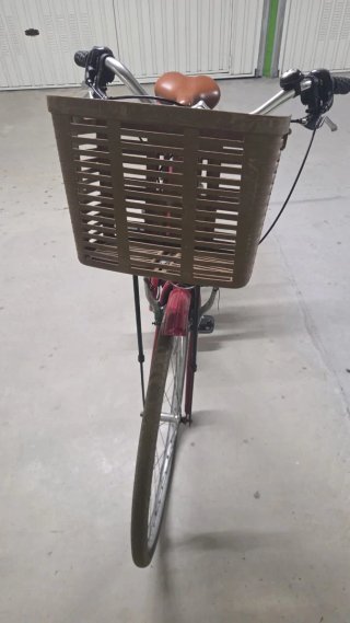 Bicicleta paseo roja con cesta