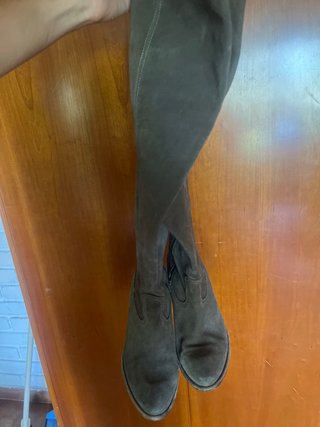 Botas altas ante marrón grisáceo