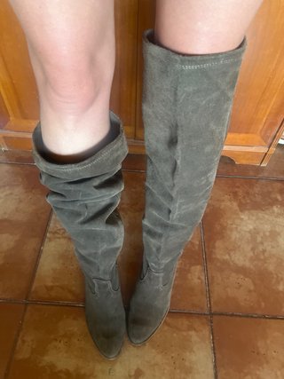 Botas altas ante marrón grisáceo