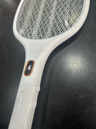 Raqueta eléctrica mata mosquitos
