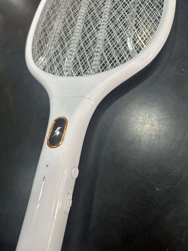 Raqueta eléctrica mata mosquitos