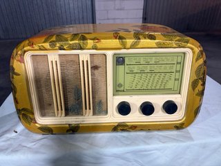 Radio Telefunken vintage decorata