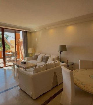 Ático en alquiler en Nueva Andalucía centro en Marbella