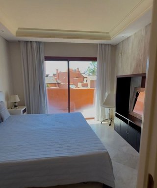 Ático en alquiler en Nueva Andalucía centro en Marbella