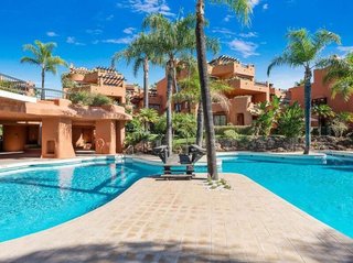 Ático en alquiler en Nueva Andalucía centro en Marbella