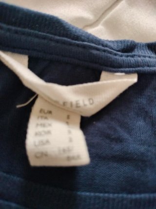 Camiseta azul con bicicleta y puntos