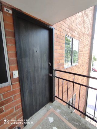 Montador de puertas