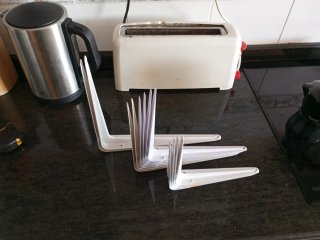 Escuadras sujetabaldas blancas