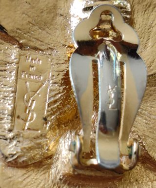 Pendientes clip Yves Saint Laurent flor esmalte