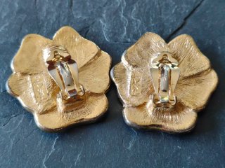 Pendientes clip Yves Saint Laurent flor esmalte