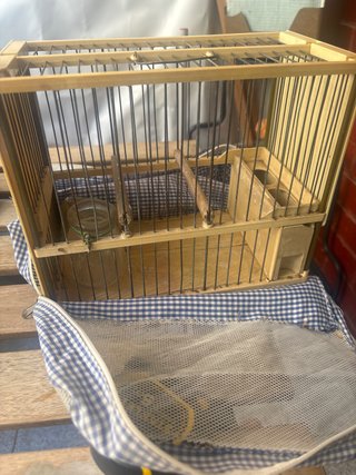 Jaula pequeña para pájaros