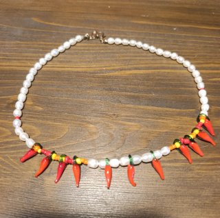 Collana Zara con peperoncini rossi e perle