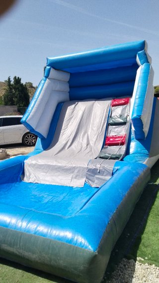 Tobogán hinchable azul y gris