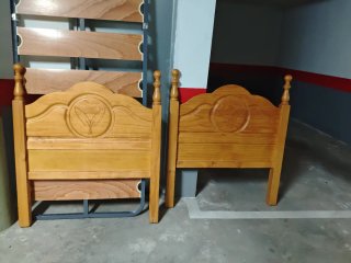 Cabeceros de madera y somier metálico