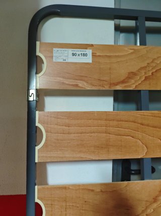 Cabeceros de madera y somier metálico