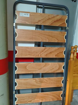 Cabeceros de madera y somier metálico