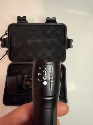 Linterna Táctica Potente + Cargador