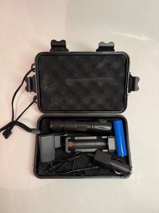 Linterna Táctica Potente + Cargador