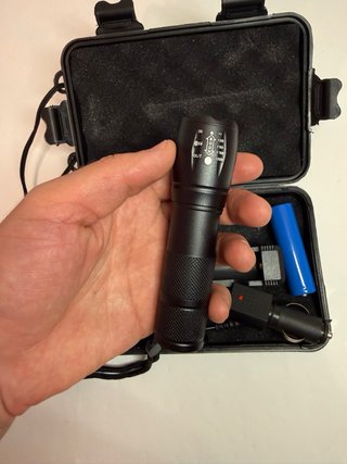Linterna Táctica Potente + Cargador