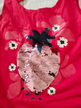 Vestido de verano con fresas