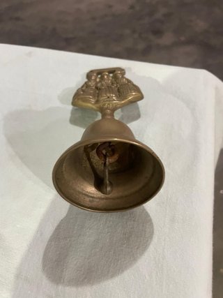 Campanella in ottone con figure
