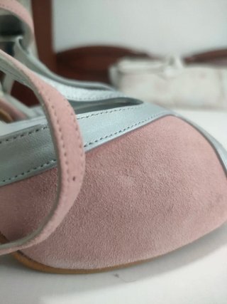 Zapatos tacón rosa y plata