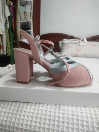 Zapatos tacón rosa y plata