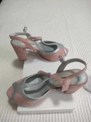 Zapatos tacón rosa y plata