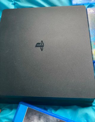 PS4 Slim Negra + 5 Juegos + Mando Blanco