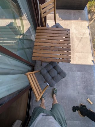 Conjunto mesa y sillas de terraza madera.