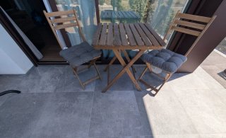 Conjunto mesa y sillas de terraza madera.