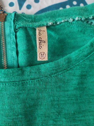 Blusa verde con encaje