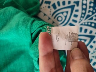 Blusa verde con encaje