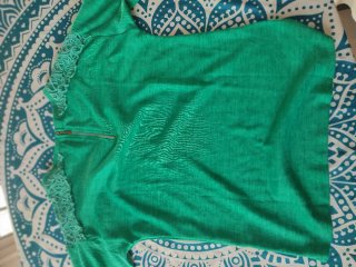 Blusa verde con encaje