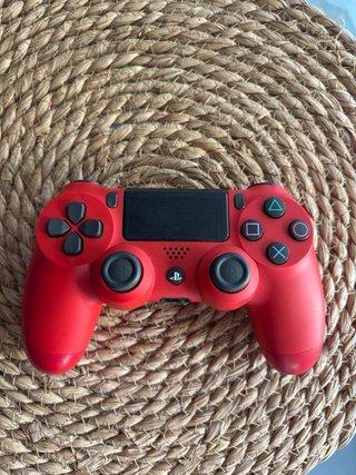 PS4 Pro Negra + 2 Mandos (Negro y Rojo) + 4 Juegos