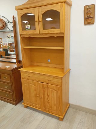 Alacena rústica pino miel con puertas de cristal