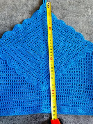 Top azul crochet blanco y pantalón Pull&Bear